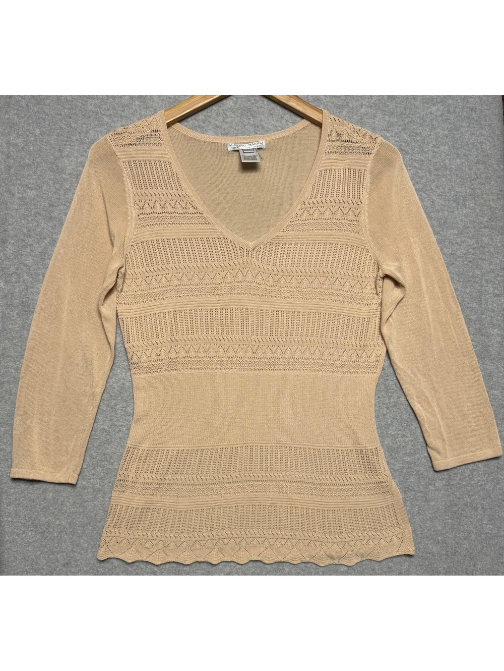 Alberto Makali Women’s M Beige Pointelle V-Neck Knit Sweater Top Scalloped Hem